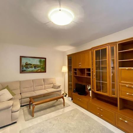 Lovely & Quiet 1-Bedroom Condo With Free Parking Bucarest Extérieur photo