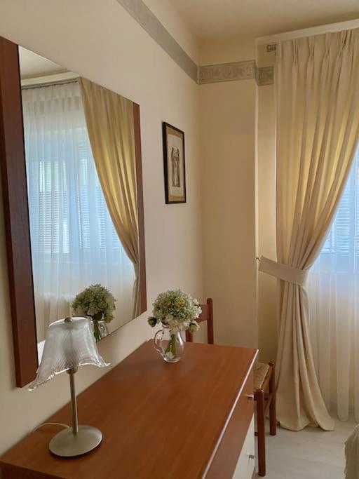 Lovely & Quiet 1-Bedroom Condo With Free Parking Bucarest Extérieur photo