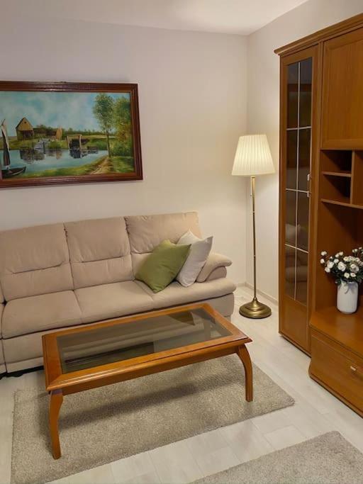 Lovely & Quiet 1-Bedroom Condo With Free Parking Bucarest Extérieur photo