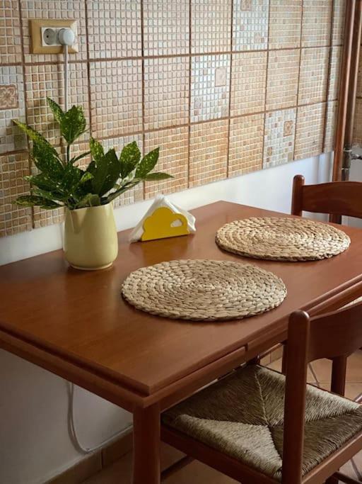 Lovely & Quiet 1-Bedroom Condo With Free Parking Bucarest Extérieur photo