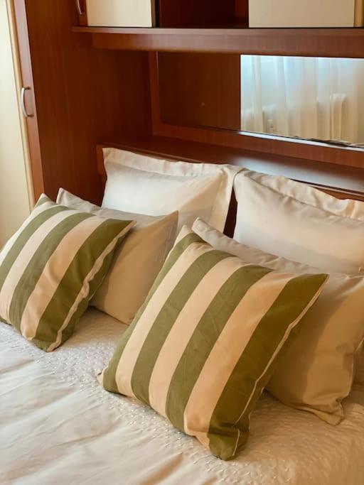 Lovely & Quiet 1-Bedroom Condo With Free Parking Bucarest Extérieur photo